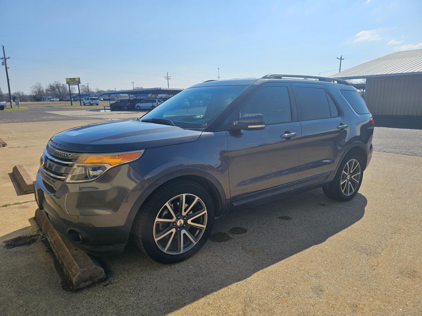 2015 GRAY FORD EXPLORER XLT FWD (1FM5K7D81FG) with an 3.5L V6 DOHC 24V engine, 6-SPEED AUTOMATIC transmission, located at 533 S Seven Points BLVD, Seven Points, TX, 75143, (430) 255-4030, 32.313999, -96.209351 - Photo#0